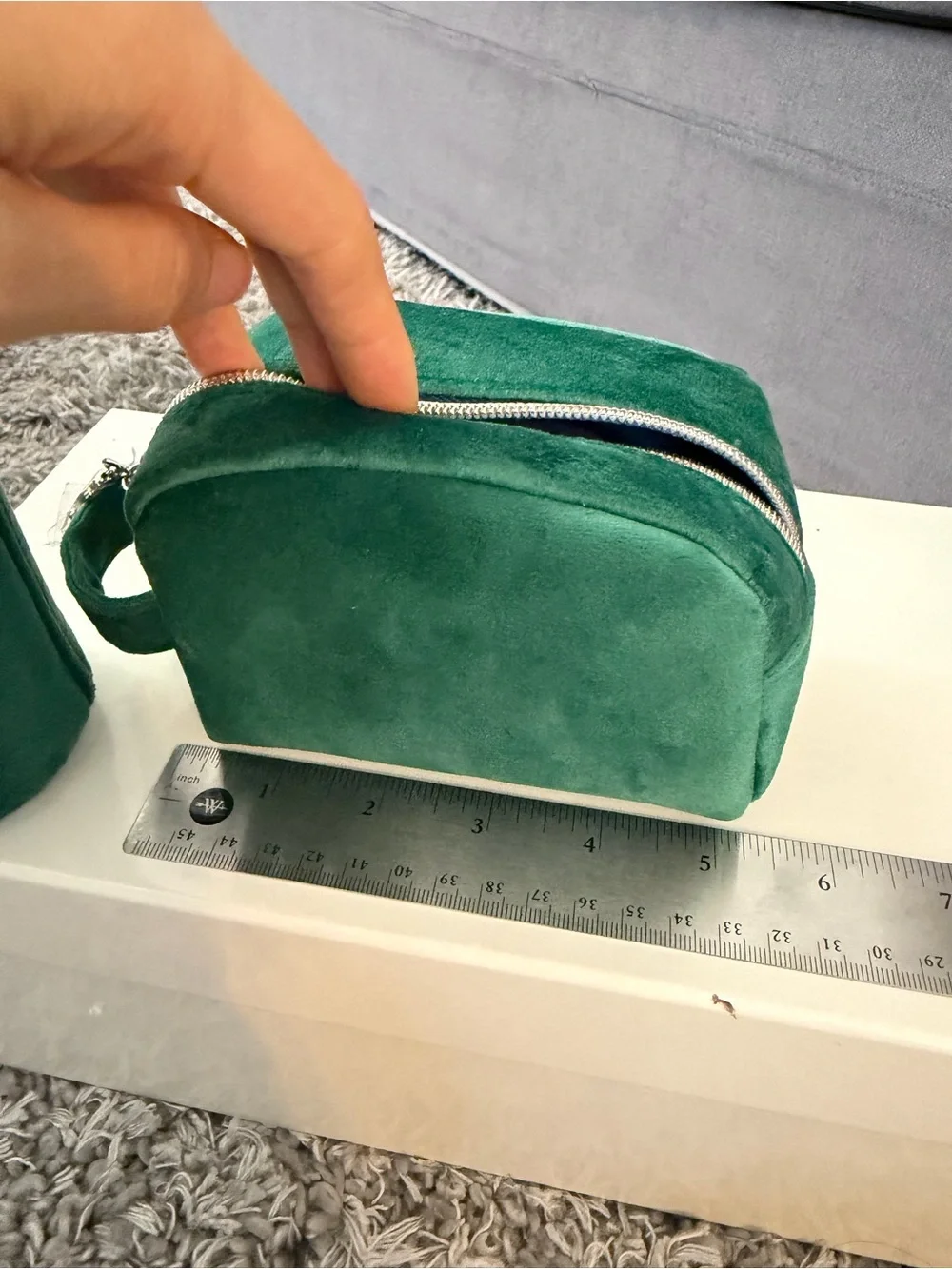 La Mer Emerald Green Velvet Cosmetic Pouch Set